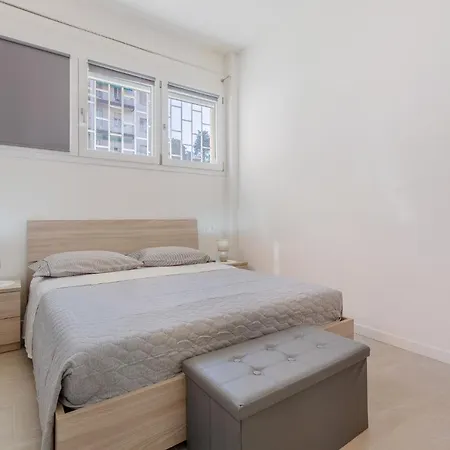 San Donato Fiere Essential Apartment W/Parking Bologna Exterior photo